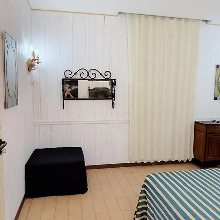 Feriehus Viale Del Re 33 *